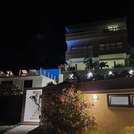 Barka بيت ضيافة نيوم